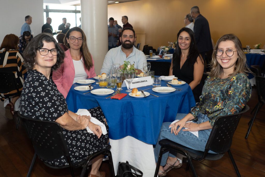 Almoço de Confraternização presta homenagem aos 50 anos da Geomecânica almoco de confraternizacao presta homenagem aos 50 anos da geomecanica almoco de confraternizacao presta homenagem aos 50 anos da geomecanica 74