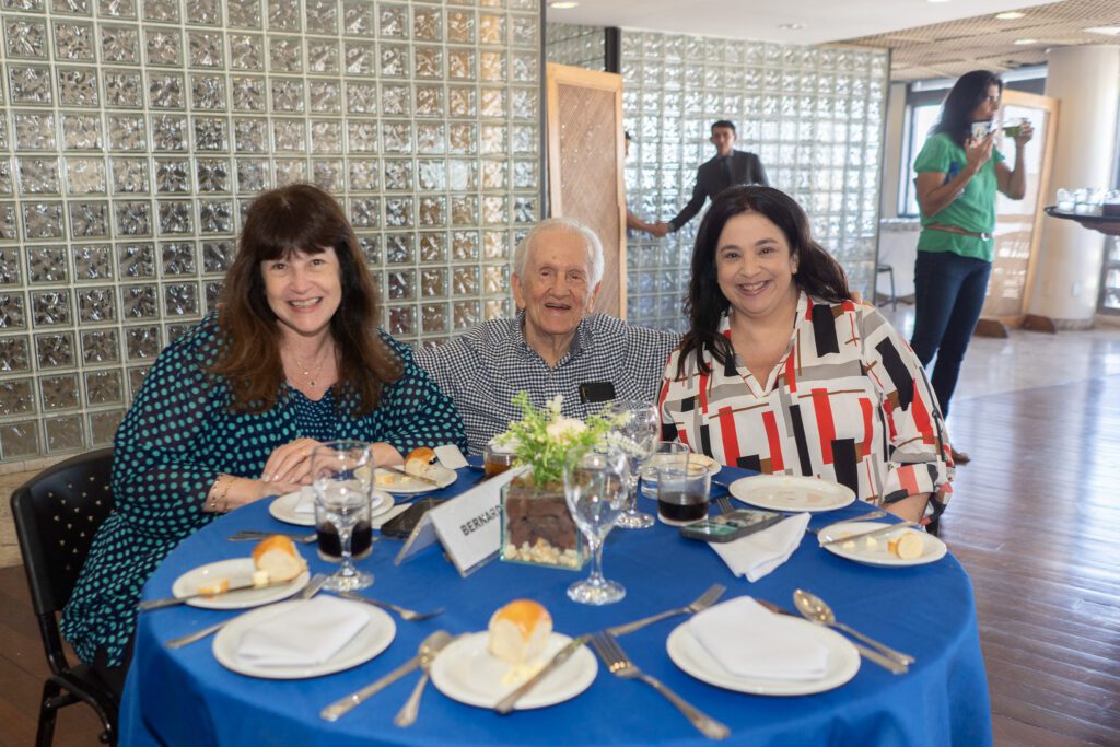 Almoço de Confraternização presta homenagem aos 50 anos da Geomecânica almoco de confraternizacao presta homenagem aos 50 anos da geomecanica almoco de confraternizacao presta homenagem aos 50 anos da geomecanica 76