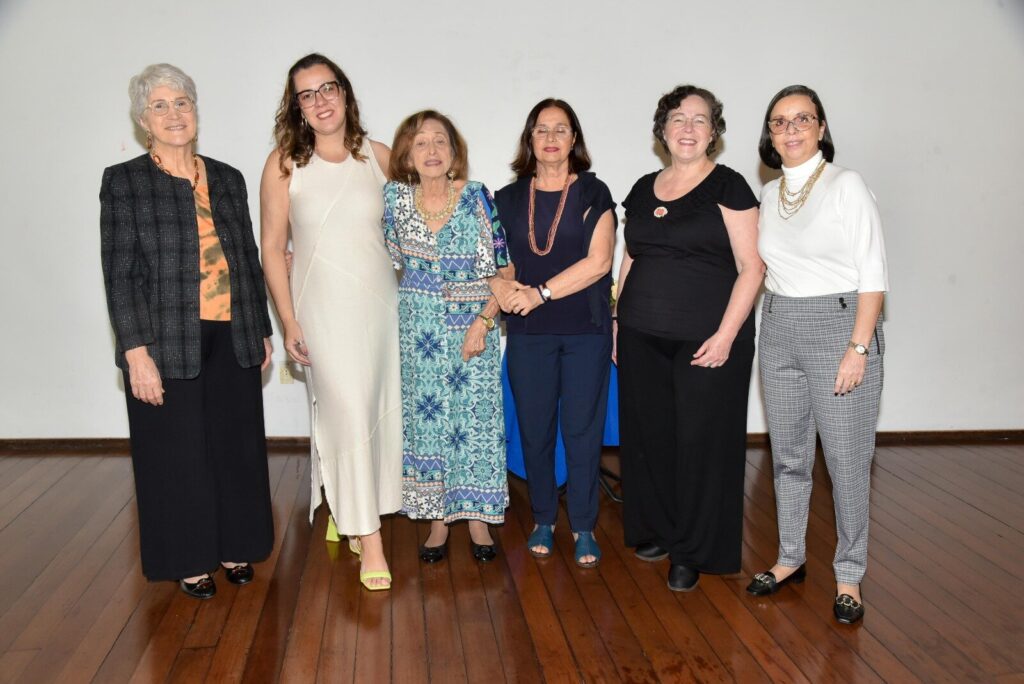 ABEA é homenageada no Almoço do Clube 1 ABEA é homenageada no Almoço do Clube abea e homenageada no almoco do clube abea e homenageada no almoco do clube