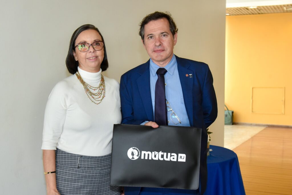 ABEA é homenageada no Almoço do Clube 12 ABEA é homenageada no Almoço do Clube abea e homenageada no almoco do clube abea e homenageada no almoco do clube 11