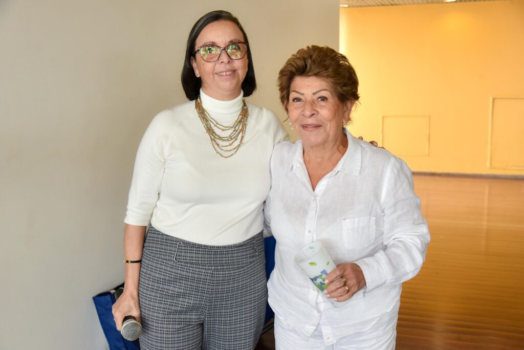 ABEA é homenageada no Almoço do Clube 13 ABEA é homenageada no Almoço do Clube abea e homenageada no almoco do clube abea e homenageada no almoco do clube 12