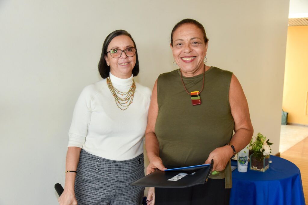 ABEA é homenageada no Almoço do Clube 18 ABEA é homenageada no Almoço do Clube abea e homenageada no almoco do clube abea e homenageada no almoco do clube 17