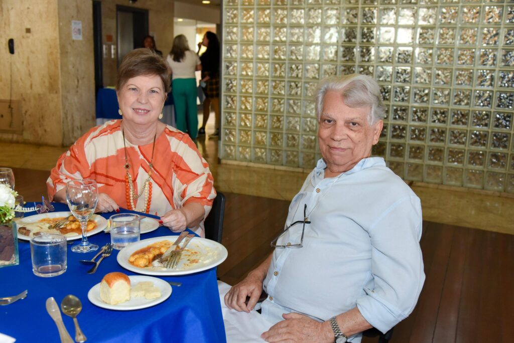 ABEA é homenageada no Almoço do Clube 27 ABEA é homenageada no Almoço do Clube abea e homenageada no almoco do clube abea e homenageada no almoco do clube 26