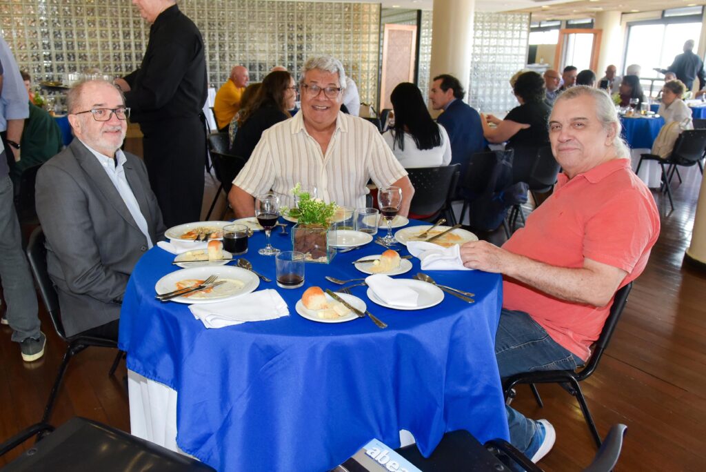 ABEA é homenageada no Almoço do Clube 28 ABEA é homenageada no Almoço do Clube abea e homenageada no almoco do clube abea e homenageada no almoco do clube 27