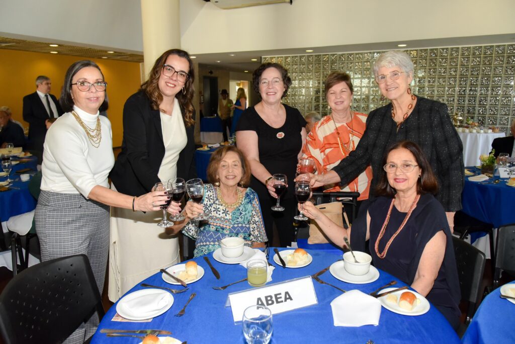 ABEA é homenageada no Almoço do Clube 30 ABEA é homenageada no Almoço do Clube abea e homenageada no almoco do clube abea e homenageada no almoco do clube 29
