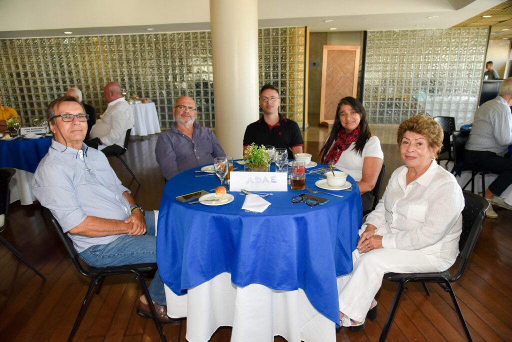 ABEA é homenageada no Almoço do Clube 32 ABEA é homenageada no Almoço do Clube abea e homenageada no almoco do clube abea e homenageada no almoco do clube 31