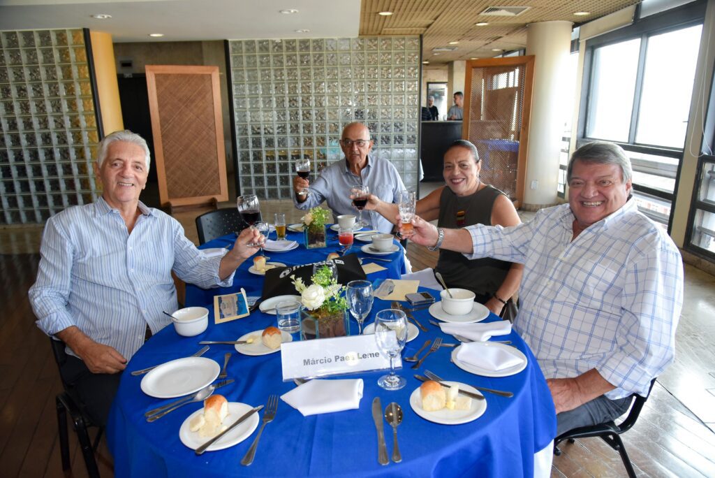 ABEA é homenageada no Almoço do Clube 33 ABEA é homenageada no Almoço do Clube abea e homenageada no almoco do clube abea e homenageada no almoco do clube 32