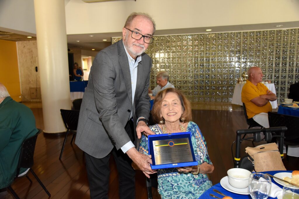 ABEA é homenageada no Almoço do Clube 4 ABEA é homenageada no Almoço do Clube abea e homenageada no almoco do clube abea e homenageada no almoco do clube 35