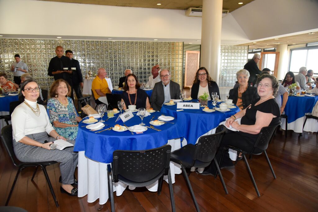 ABEA é homenageada no Almoço do Clube 37 ABEA é homenageada no Almoço do Clube abea e homenageada no almoco do clube abea e homenageada no almoco do clube 36