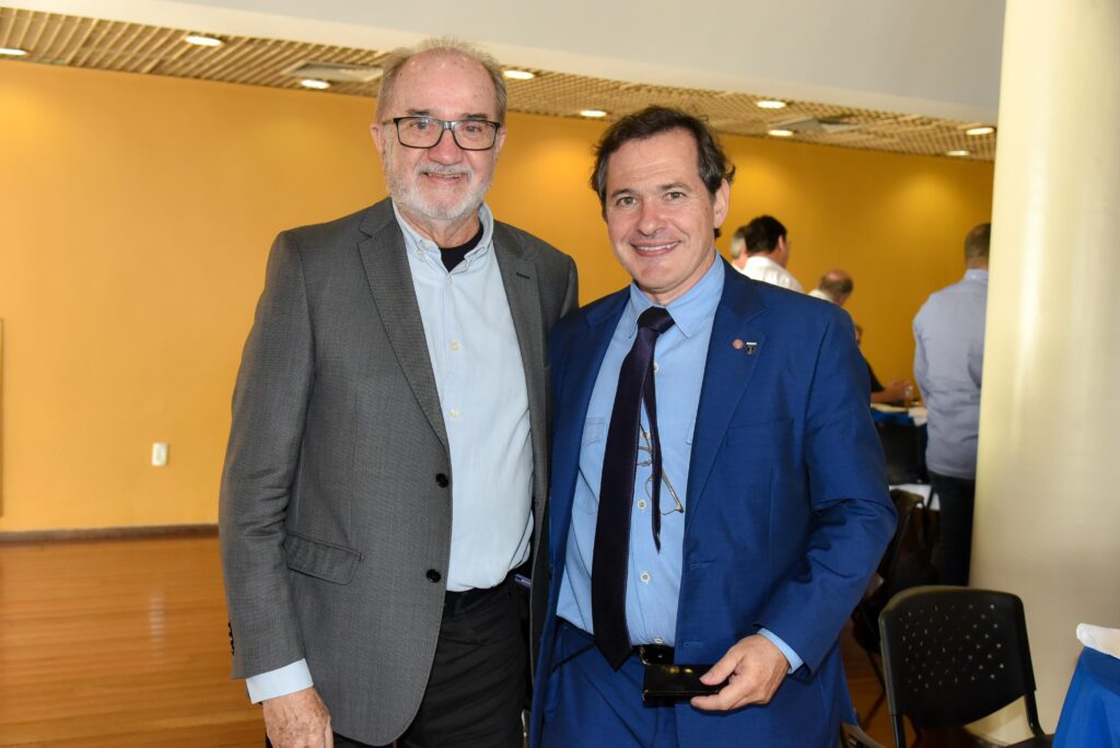 ABEA é homenageada no Almoço do Clube 3 ABEA é homenageada no Almoço do Clube abea e homenageada no almoco do clube abea e homenageada no almoco do clube 4