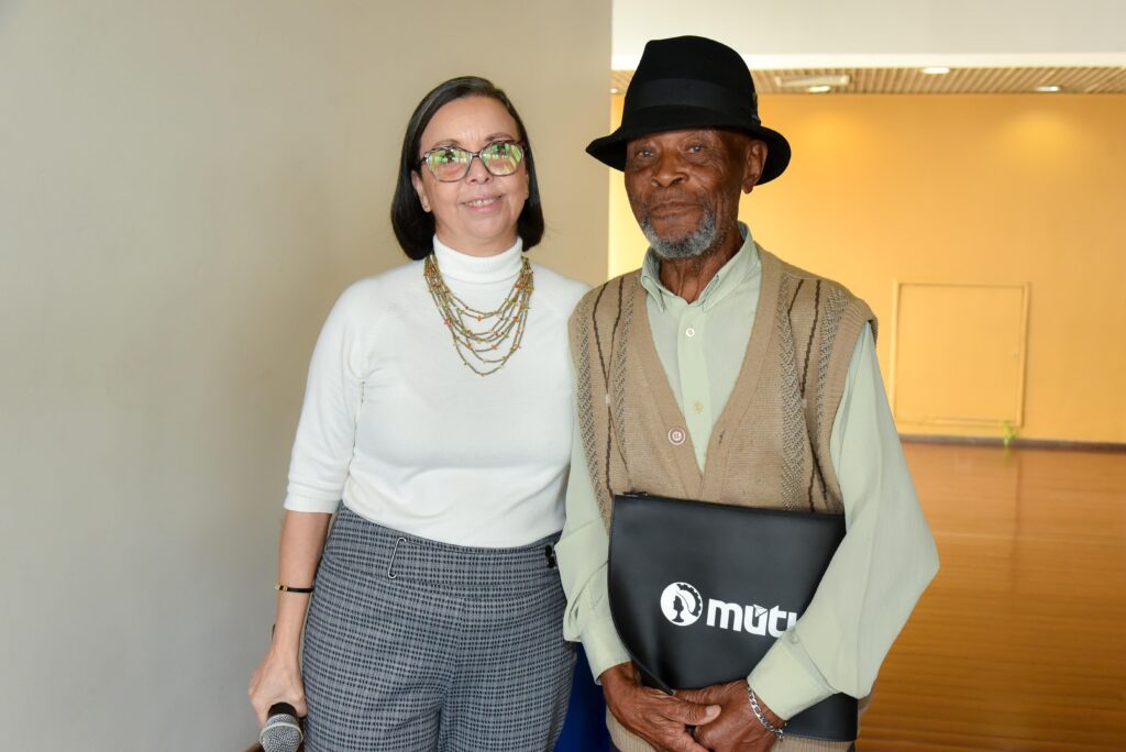 ABEA é homenageada no Almoço do Clube 10 ABEA é homenageada no Almoço do Clube abea e homenageada no almoco do clube abea e homenageada no almoco do clube 9