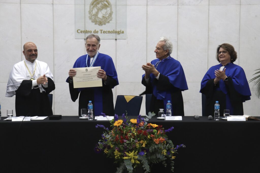Paulo Alcântara Gomes recebe o título de Professor Emérito da Escola Politécnica da UFRJ 1 Paulo Alcântara Gomes recebe o título de Professor Emérito da Escola Politécnica da UFRJ paulo alcantara gomes recebe o titulo de professor emerito da escola politecnica da ufrj paulo alcantara gomes recebe o titulo de professor emerito da escola politecnica da ufrj 1