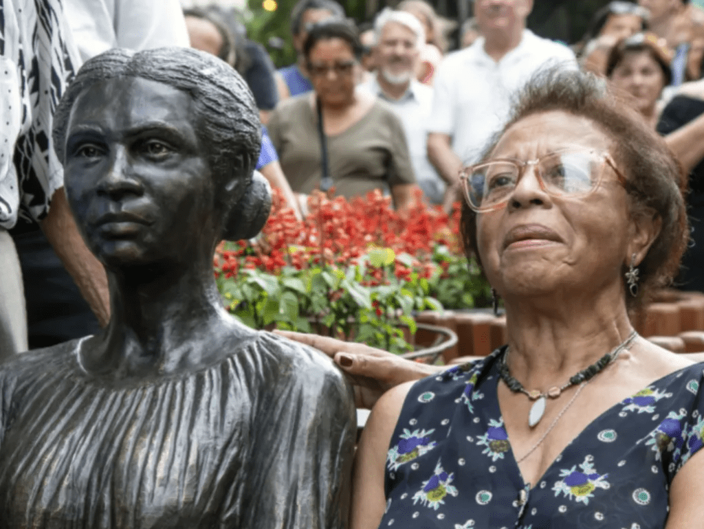 Enedina Alves, primeira engenheira negra do Brasil, ganha escultura em Curitiba 1 Enedina Alves, primeira engenheira negra do Brasil, ganha escultura em Curitiba enedina alves primeira engenheira negra do brasil ganha escultura em curitiba enedina alves primeira engenheira negra do brasil ganha escultura em curitiba 1