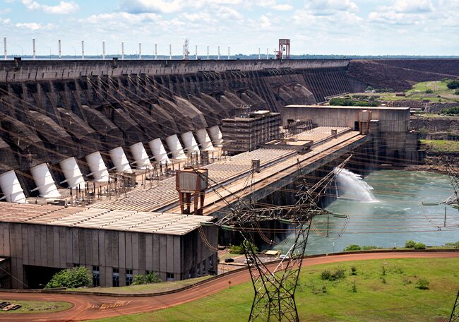 O termo “transição energética” é de fato o mais apropriado para as mudanças que o mundo precisa fazer em suas matrizes energéticas? usina hidroeletrica itaipu binacional itaipu dam 17335056486