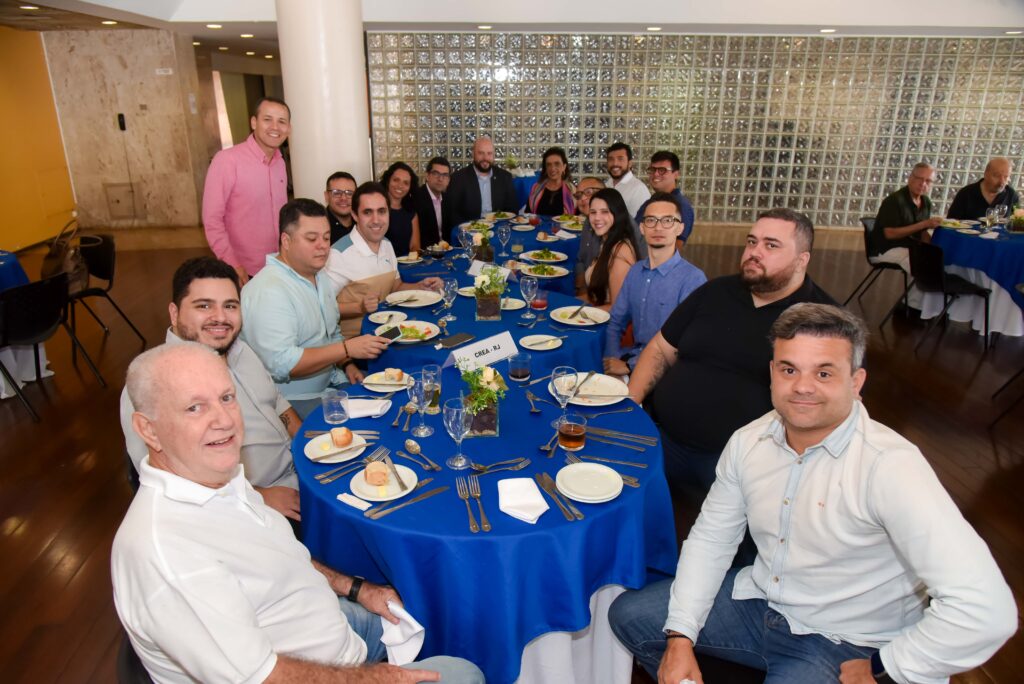 Tradicional almoço do Clube de Engenharia homenageia aniversariantes de abril 8 Tradicional almoço do Clube de Engenharia homenageia aniversariantes de abril f45 5100