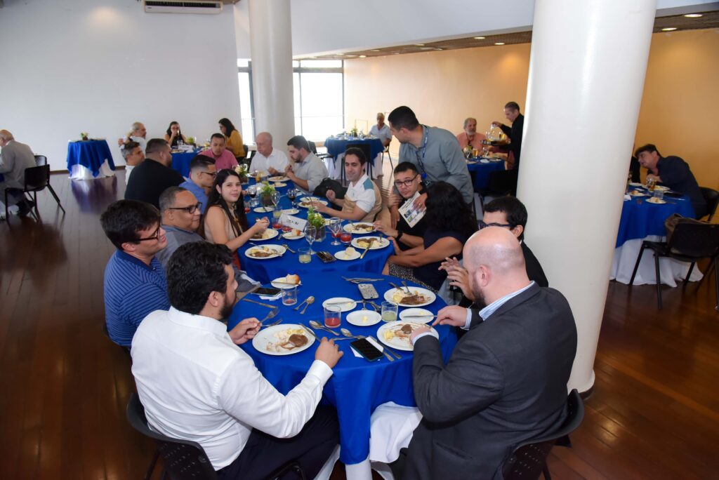 Tradicional almoço do Clube de Engenharia homenageia aniversariantes de abril 20 Tradicional almoço do Clube de Engenharia homenageia aniversariantes de abril f45 5109