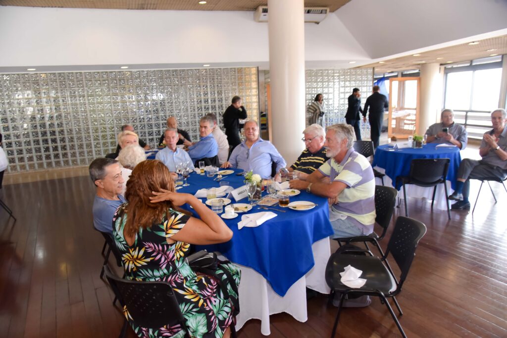 Tradicional almoço do Clube de Engenharia homenageia aniversariantes de abril 30 Tradicional almoço do Clube de Engenharia homenageia aniversariantes de abril f45 5135