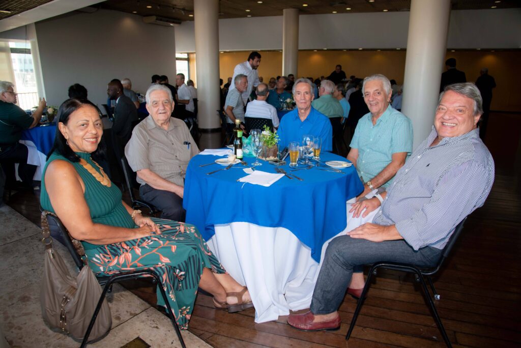 Almoço do Clube homenageia os 150 anos da Escola Politécnica da UFRJ 4 Almoço do Clube homenageia os 150 anos da Escola Politécnica da UFRJ f45 6821 1