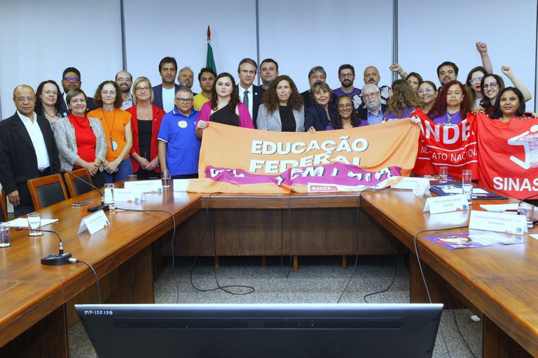 Governo fecha acordos com docentes e técnicos-administrativos em Educação 1 Governo fecha acordos com docentes e técnicos-administrativos em Educação governo fecha acordos com docentes e tecnicos administrativos em educacao governo fecha acordos com docentes e tecnicos administrativos em educacao