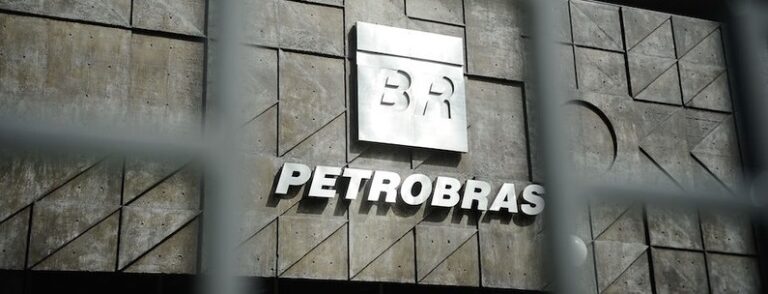 Clube de Engenharia 05 03 petrobras3 covas flickr