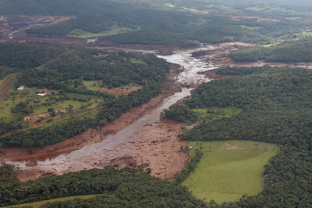 Barragens de rejeitos: questões de gestão e segurança 1 Barragens de rejeitos: questões de gestão e segurança 08 02 brumadinho em 26 janeiro fonte flickr do palacio do planalto 1