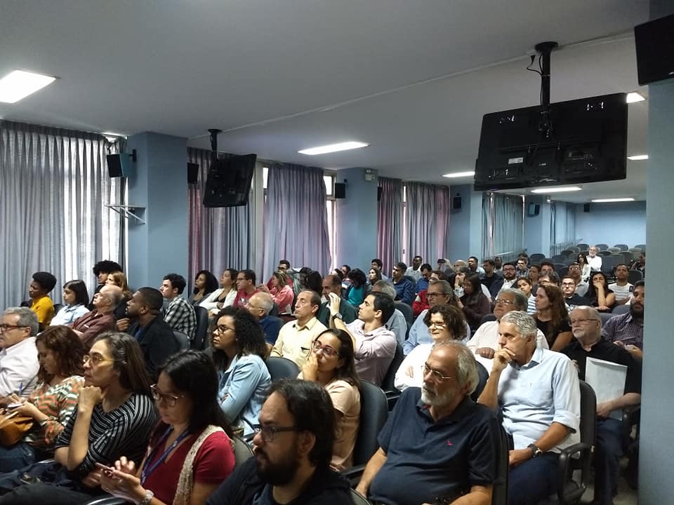 Barragens de rejeitos: questões de gestão e segurança 2 Barragens de rejeitos: questões de gestão e segurança 08 02 francis plaestra fonte divulgacao crea 1