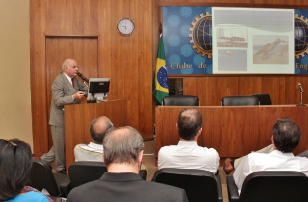 Palestra de Francis sobre geotecnia atrai grande público ao Clube de Engenharia 1 Palestra de Francis sobre geotecnia atrai grande público ao Clube de Engenharia 1350505189