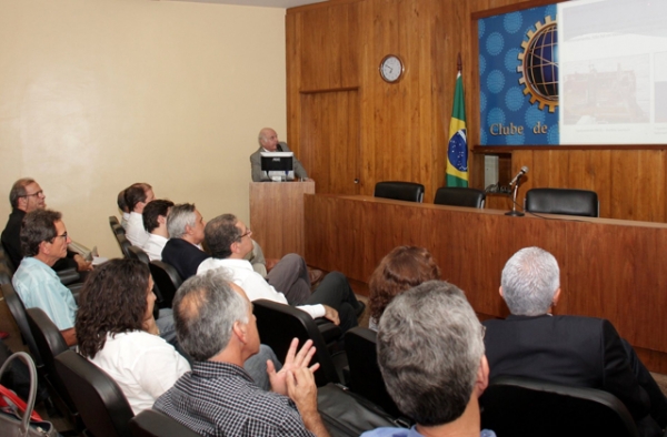 Palestra de Francis sobre geotecnia atrai grande público ao Clube de Engenharia 1350505192