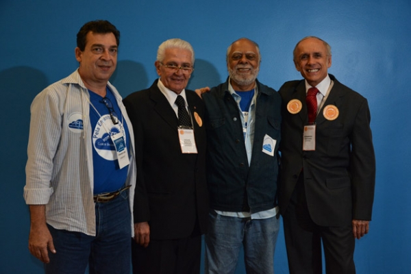 Eleições 2014: confraternização e confronto saudável de ideias entre velhos companheiros 1 Eleições 2014: confraternização e confronto saudável de ideias entre velhos companheiros 1409263108