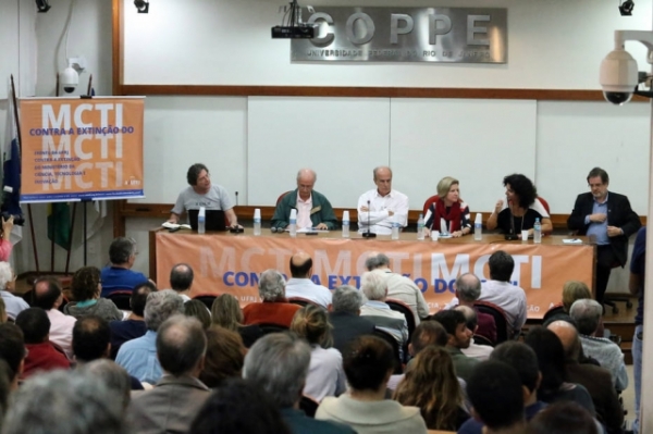 Cientistas criam frente contra a fusão de ministérios 1 Cientistas criam frente contra a fusão de ministérios 1464297144