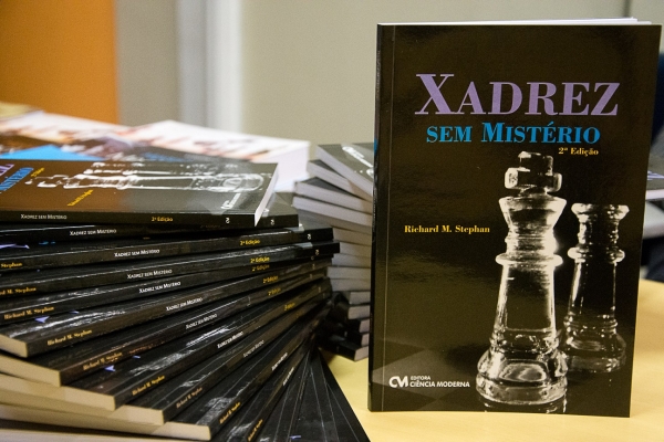 Sócios se reúnem e apoiam a noite do xadrez 1469555580
