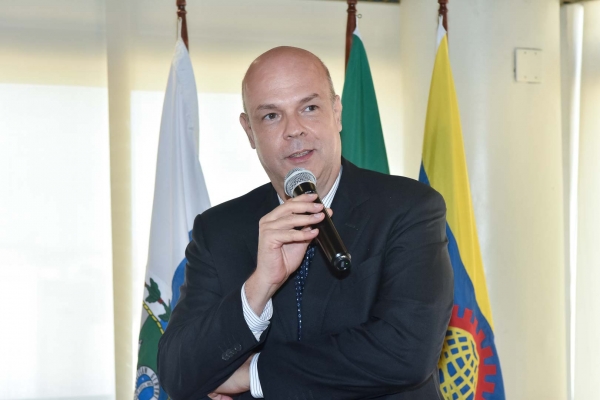 Homenagem à Companhia de Pesquisa de Recursos Minerais 2 Homenagem à Companhia de Pesquisa de Recursos Minerais 1475190260