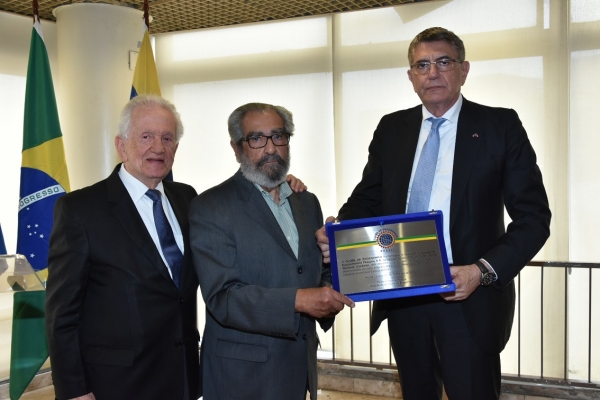 Democracia, Desenvolvimento e Soberania são os votos do Clube de Engenharia para 2017 1 Democracia, Desenvolvimento e Soberania são os votos do Clube de Engenharia para 2017 1481917782