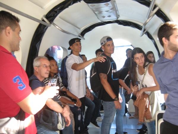 Estudantes do IBMR visitam trem de levitação magnética da Coppe 1496695435