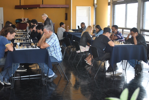 Xadrez conquista mais adeptos no Clube de Engenharia 3 Xadrez conquista mais adeptos no Clube de Engenharia 1502827603