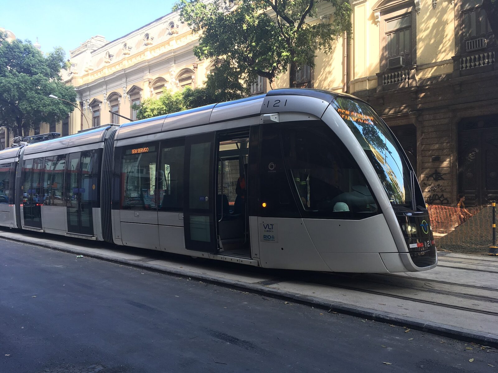 O Rio de Janeiro do Terceiro Milênio: VLT e outras soluções de planejamento urbano 1 O Rio de Janeiro do Terceiro Milênio: VLT e outras soluções de planejamento urbano 22 06 vlt wikimediacommons