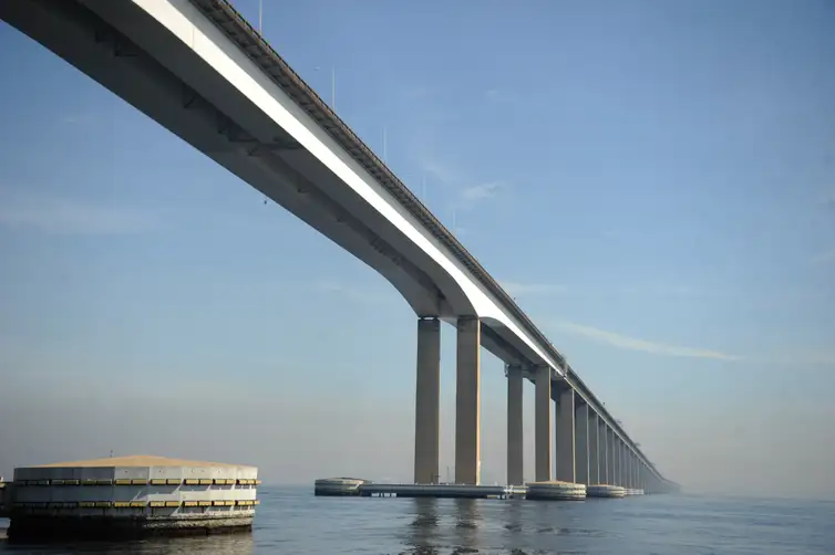 Com fluxo diário de 150 mil veículos, Ponte Rio-Niterói faz 50 anos 3 Com fluxo diário de 150 mil veículos, Ponte Rio-Niterói faz 50 anos 949366 ponte rio niteroi