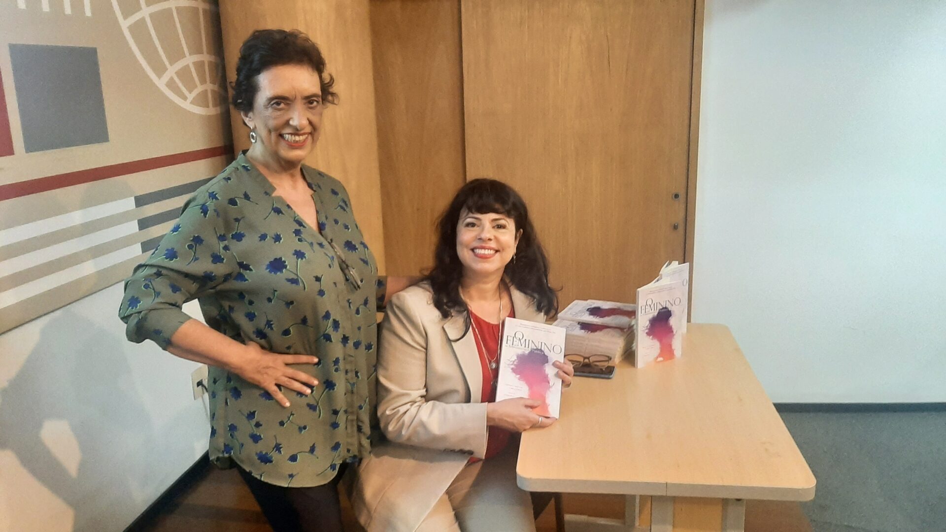 Livro traz luz sobre o olhar e o toque feminino dentro da administração estatal 3 Livro traz luz sobre o olhar e o toque feminino dentro da administração estatal carlacabral3 scaled