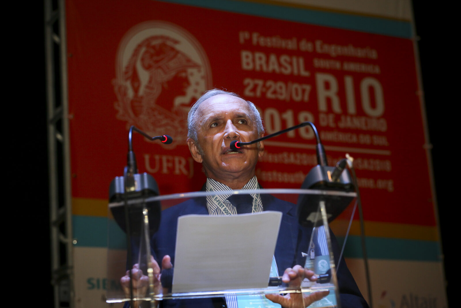 UFRJ sedia o primeiro E-Fest na América do Sul com participação do Clube de Engenharia 2 UFRJ sedia o primeiro E-Fest na América do Sul com participação do Clube de Engenharia dia27 open asme thelmavidales 2686