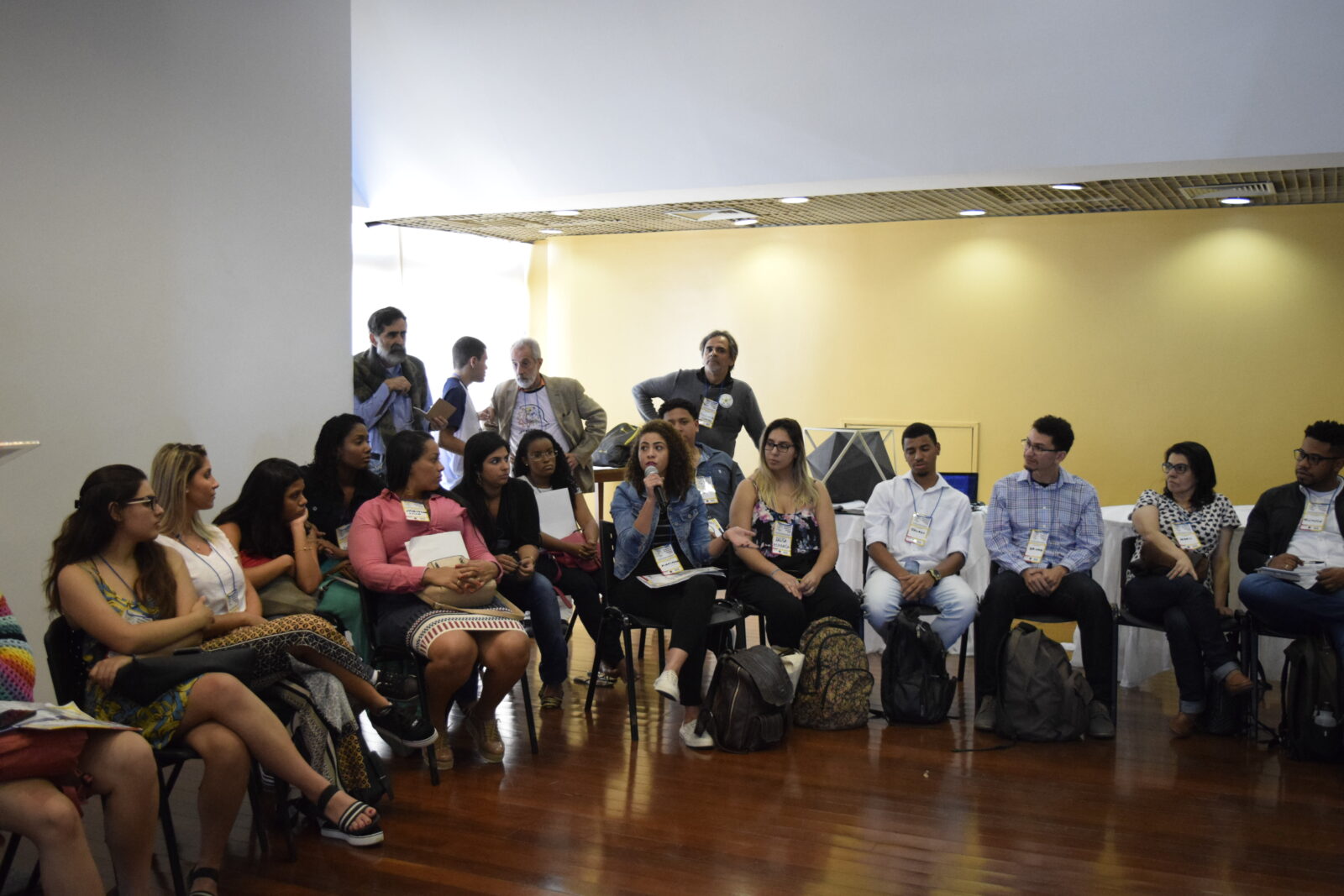 Transformação na Engenharia: Empreendedorismo, Inovação e Responsabilidade Socioambiental 1 Transformação na Engenharia: Empreendedorismo, Inovação e Responsabilidade Socioambiental dsc0476 dia 13 09 roda de conversa por diogo valladares