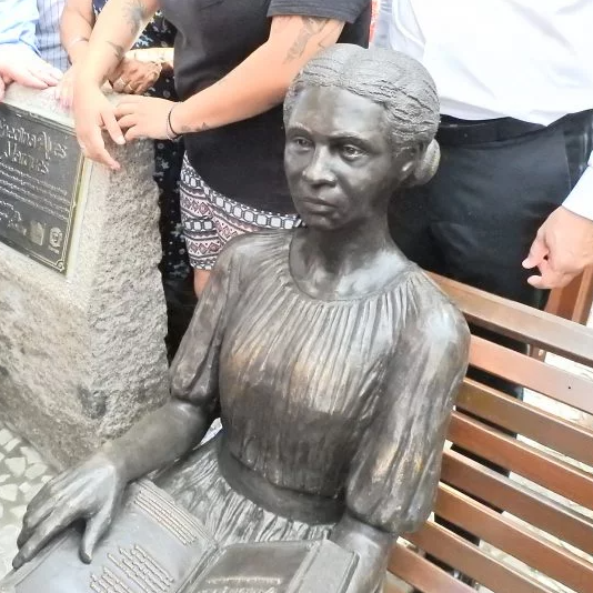 Enedina Alves, primeira engenheira negra do Brasil, ganha escultura em Curitiba 1 Enedina Alves, primeira engenheira negra do Brasil, ganha escultura em Curitiba enedina alves primeira engenheira negra do brasil ganha escultura em curitiba enedina alves primeira engenheira negra do brasil ganha escultura em curitiba