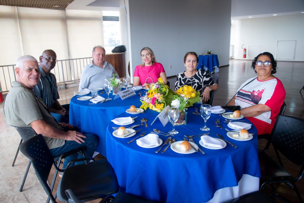 Almoço congrega sócios na sede do Clube 14 Almoço congrega sócios na sede do Clube f45 2075