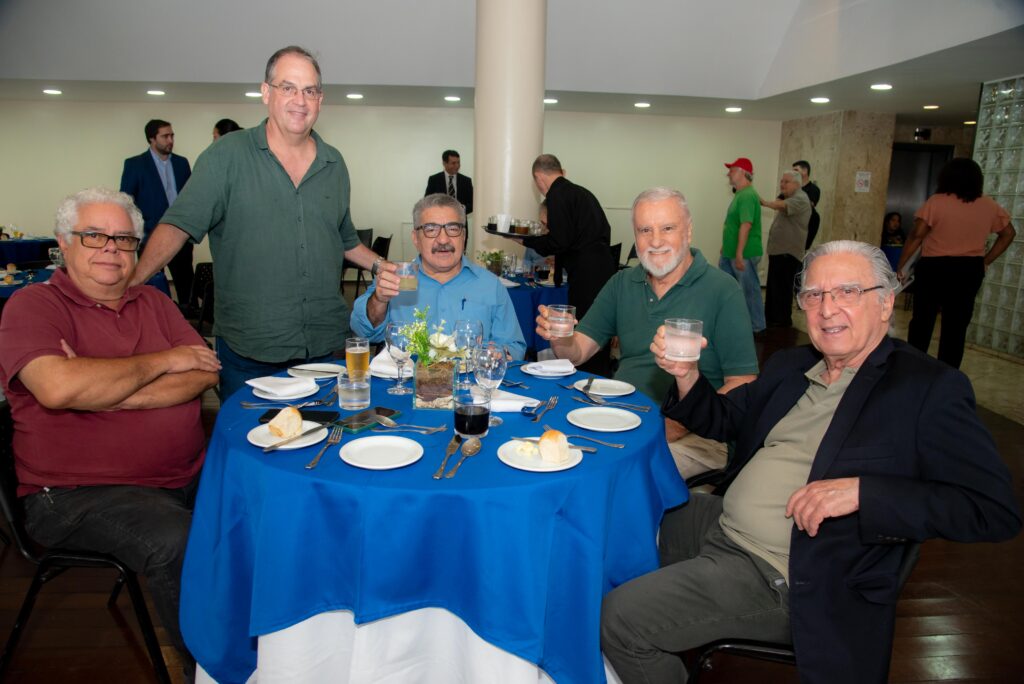 Almoço congrega sócios na sede do Clube 10 Almoço congrega sócios na sede do Clube f45 2087