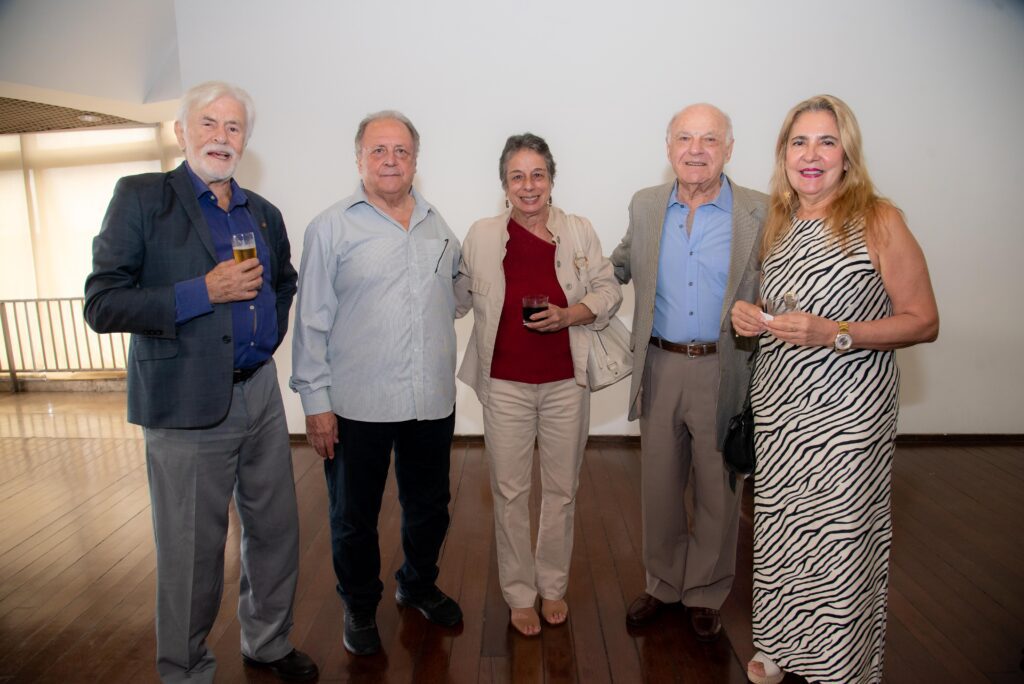 Almoço congrega sócios na sede do Clube 7 Almoço congrega sócios na sede do Clube f45 2100