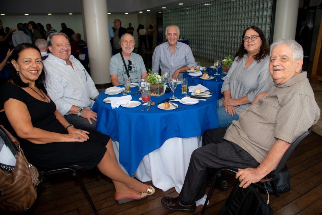Almoço congrega sócios na sede do Clube 3 Almoço congrega sócios na sede do Clube f45 2108