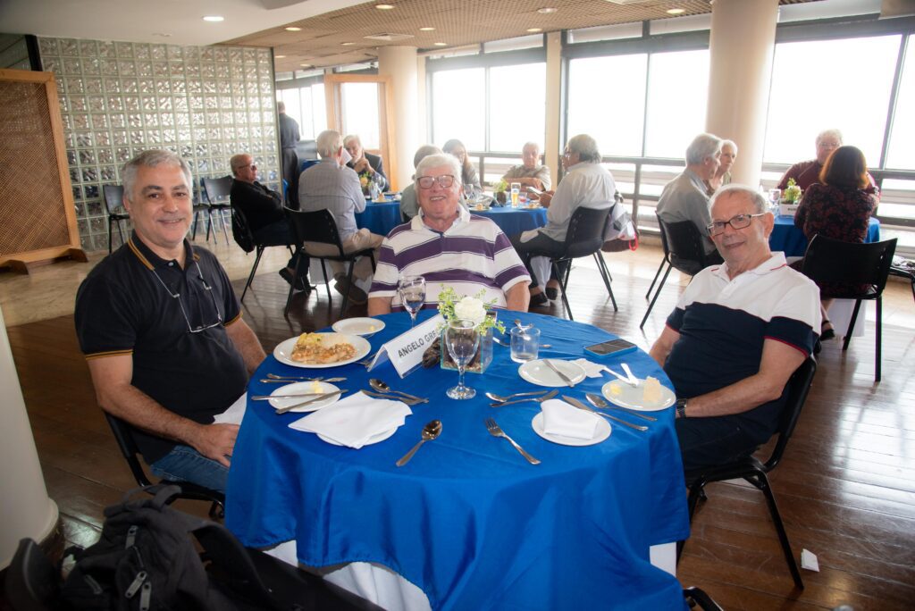 Almoço congrega sócios na sede do Clube 20 Almoço congrega sócios na sede do Clube f45 2165