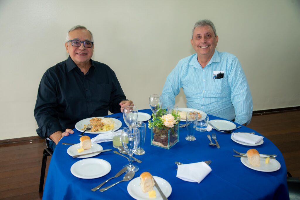 Almoço congrega sócios na sede do Clube 18 Almoço congrega sócios na sede do Clube f45 2170