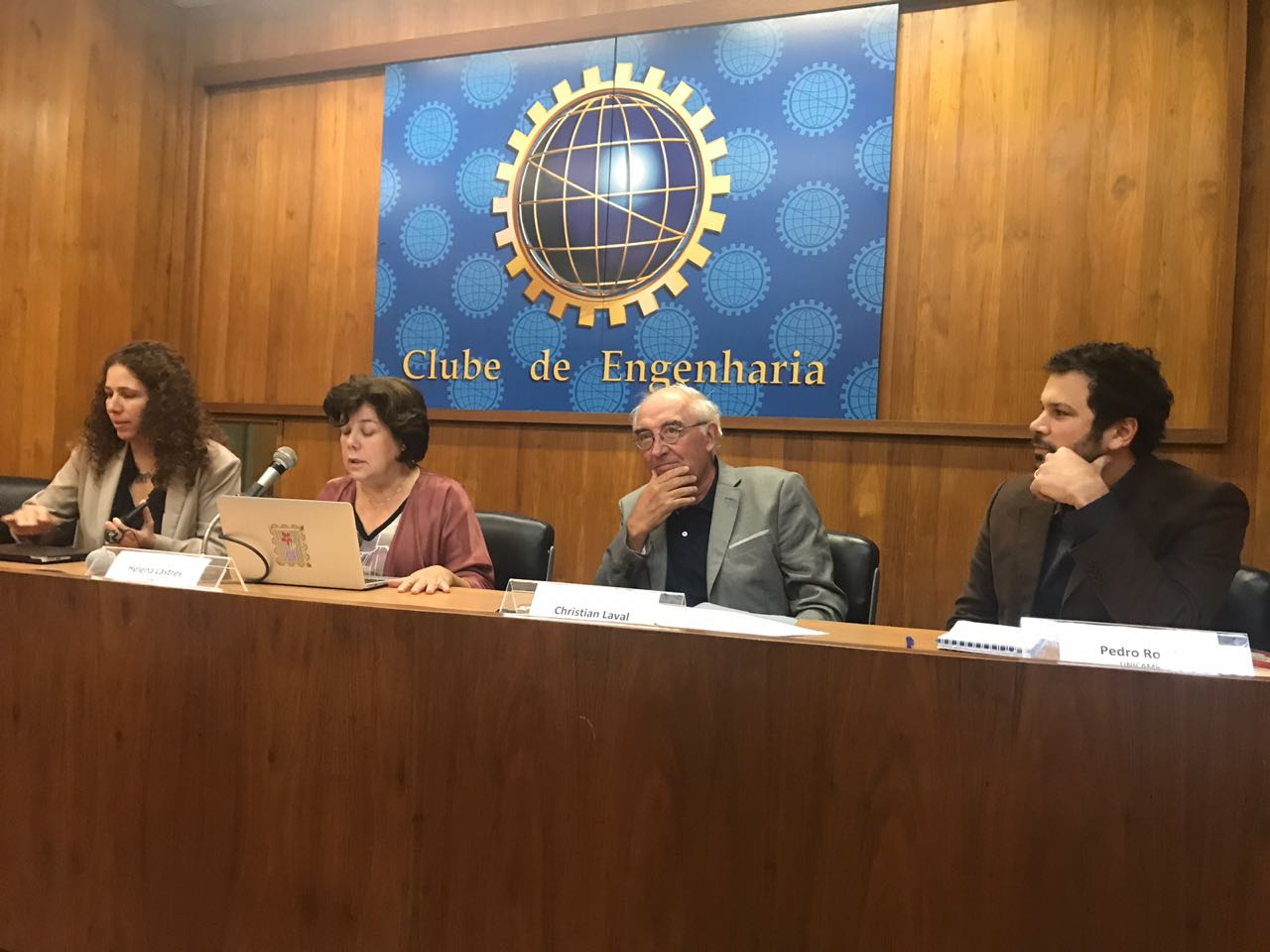 Caminhos alternativos para democratizar a democracia 1 Caminhos alternativos para democratizar a democracia foto 1 mesa democracia