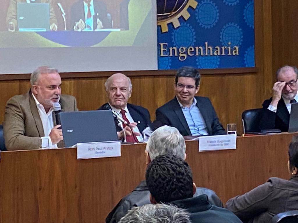 Seminário aprofunda debate sobre os 200 anos da ruptura com Portugal img 20220905 wa0039