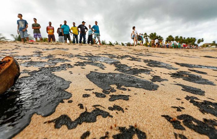 Brasil Manchado de Óleo oleo nas praias